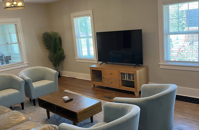 Large Beautifully Renovated 4-Bedroom Home near Downtown, Old Market & Midtown