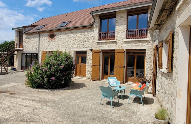 Large capacity gîte in champagne.pets welcome!