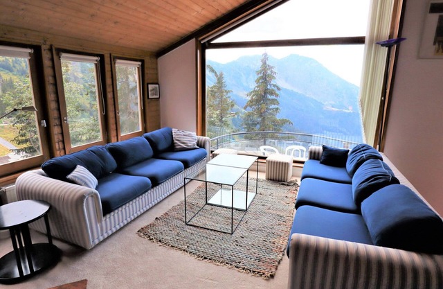 Large chalet in Avoriaz for 12, with fireplace, terrace and views