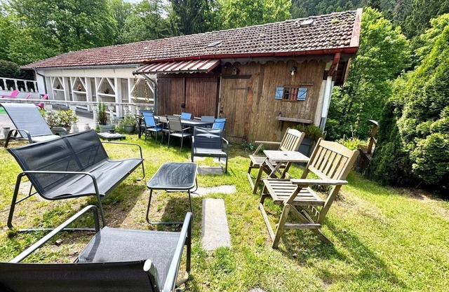Large charming refuge at the water's edge in Gérardmer. Spa/sauna/Wifi