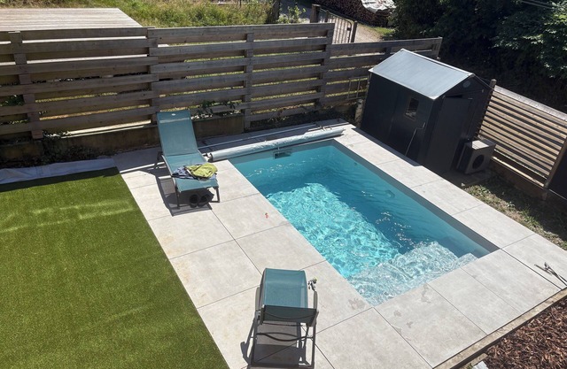 Large comfortable house with swimming pool in the countryside