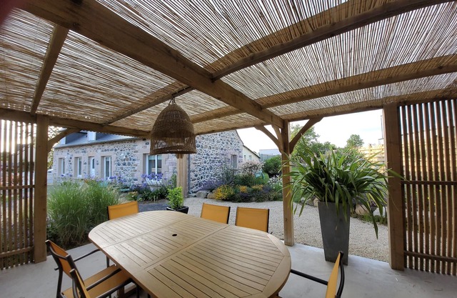 Large, comfortable house with enclosed garden, 5 minutes from Les Sables d'Or beach