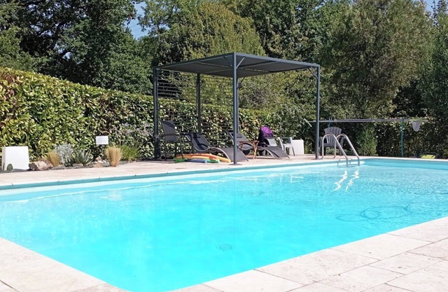 LARGE COUNTRY HOUSE FOR RENT IN THE LOT (7 - 14 PERS)