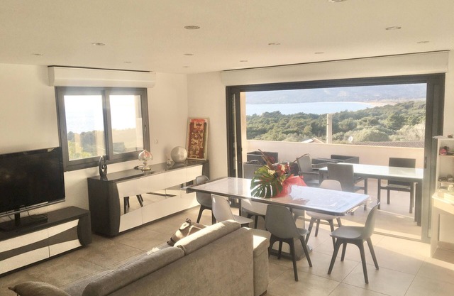 LARGE DUPLEX APARTMENT, panoramic view. quiet.