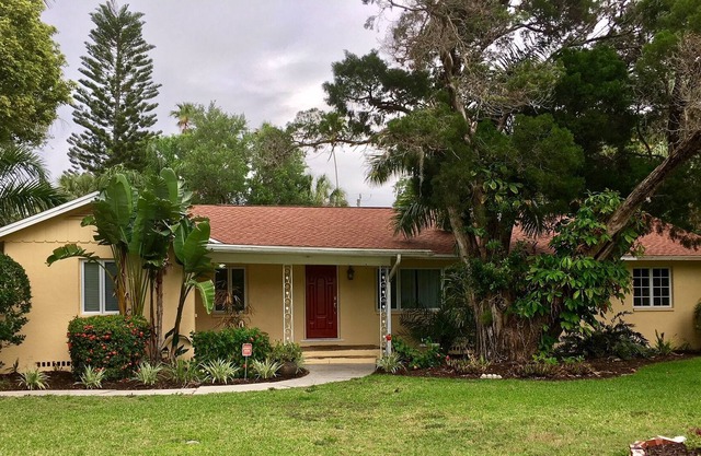 Large, Estate-Like Home & Cottage W/ Pool Near Museum, John Ringling Home, Bay!