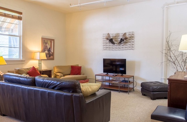 Large Executive Loft Historic Grants Pass # 113