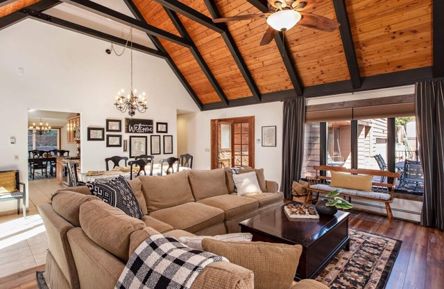 Large family friendly home minutes from downtown Glenwood, hot springs & skiing