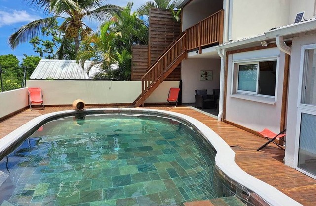 Large family home with games and terrace near Saint-Denis
