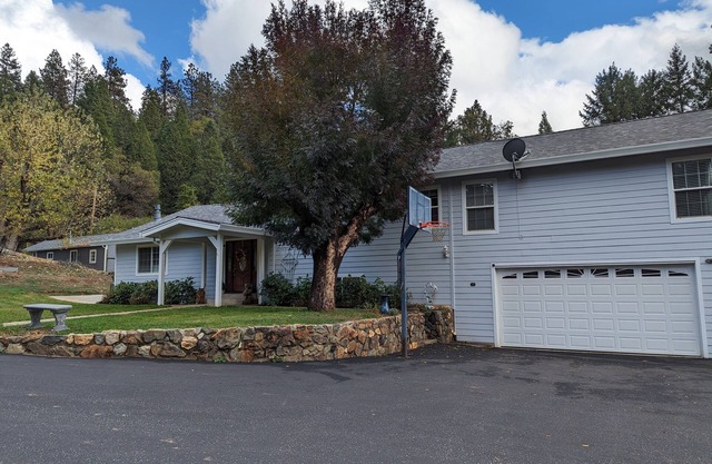 Large family home for holidays, retreat, gatherings.