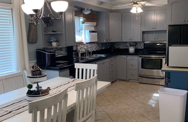 Large Family Home w/ huge Lot/ Close Yellowstone Park