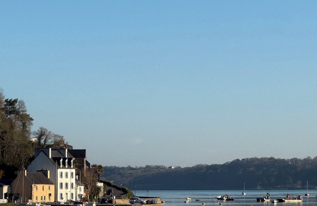 Large family home with sea view over Morlaix Bay,