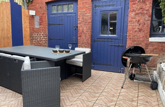 Large fisherman's house, 4 bedrooms and 1 interior courtyard, close to the sea!