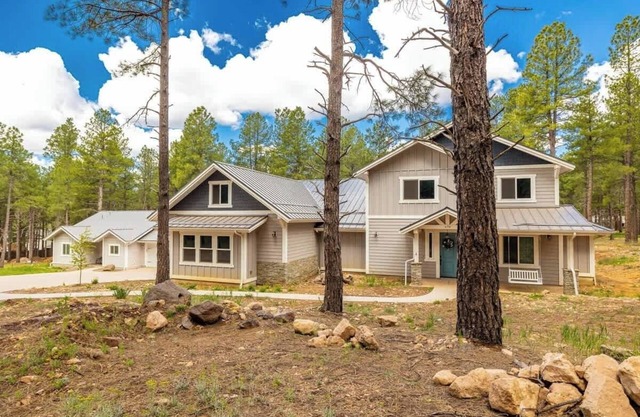 Large Flagstaff Home Near Violas with Hot Tub