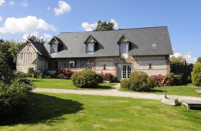 Large gite, quiet, close to Honfleur
