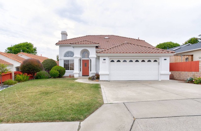 *LARGE GAME ROOM BUILT FOR FUN!*