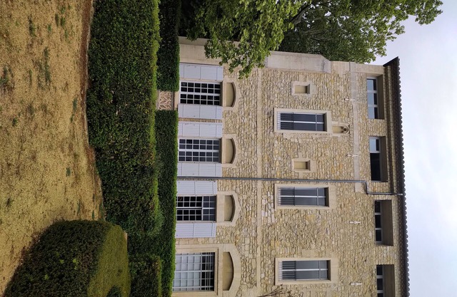 large ground floor apartment in former priory bishops. Splendid park.