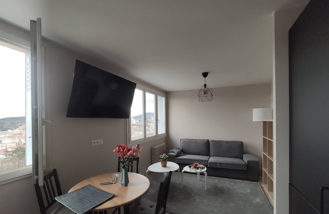 Large high standing apartment center and faculties