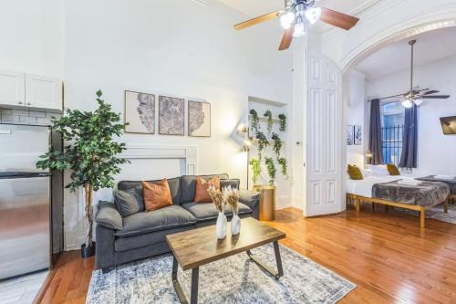 Large Historical Center City 1BR that Sleeps 4