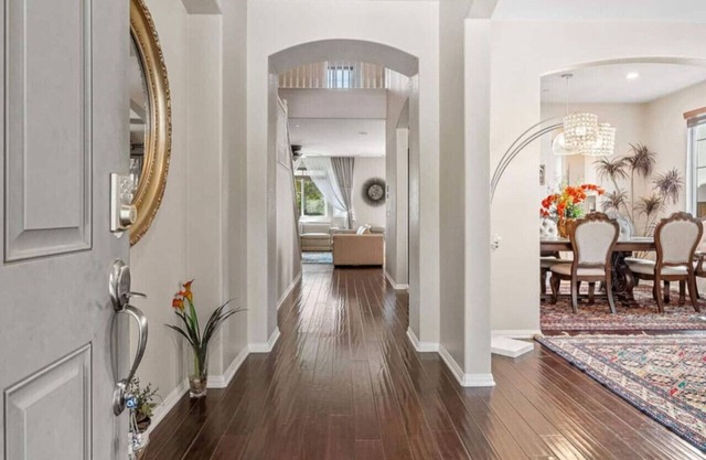 Large home- sleeps 10!