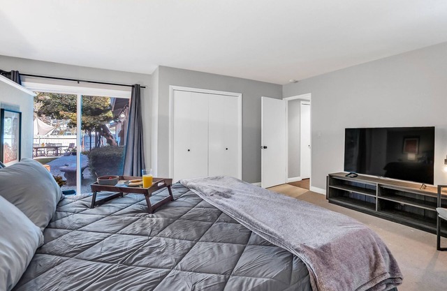 Large home - Sleeps many 4B/2B