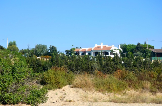 Large house with swimingpool, magnificient sea view, in front the beach. WIFI
