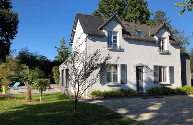 Large house close to beaches and Dinard Golf