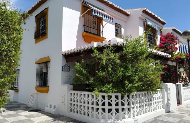 Large house in fantastic urbanization with pool and beach