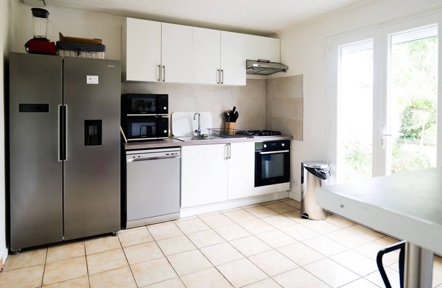 Large house in the Deux Croix district of Angers - sleeps 15