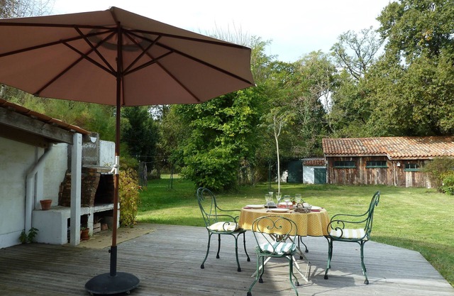 Large house with large garden 10 minutes from Royan, near beaches