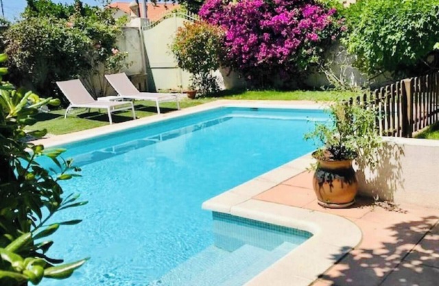 Large house with swimming pool, private garden and convivial area