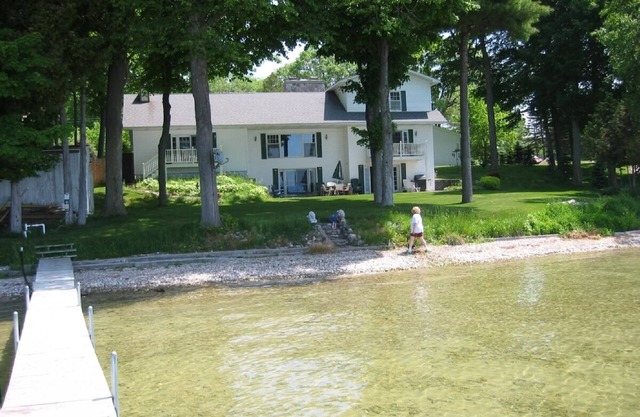 Large Lakefront Home on Burt Lake, ICE FISHING Hunting, fishing snow sking golf