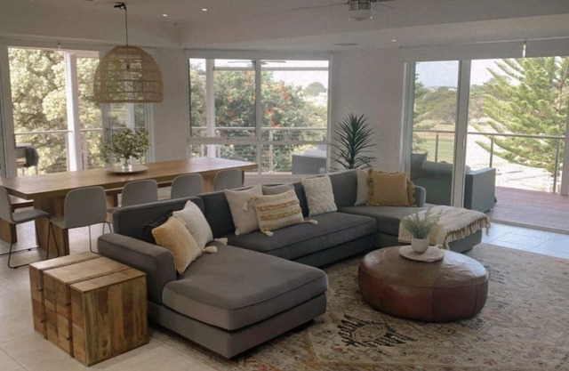 Large, luxurious Goolwa Beach House with stunning Golf Course Views
