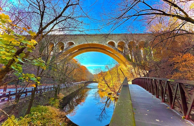 Large luxurious home awaits. Sleep 16 adults for your next trip to Philly!