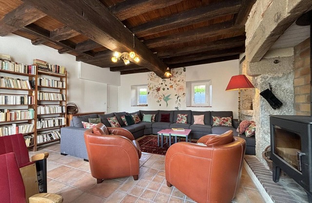 Large modern house for 12, garden, pets allowed