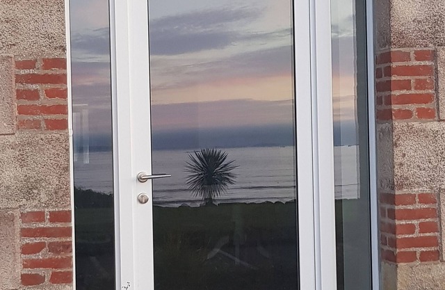 Large new apartment facing Saint-Efflam beach