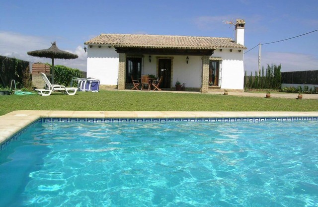 Large pool, beautiful fireplace, brick barbecue, near the beautiful beach in Roche - Casa Bartolo -