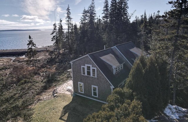 Large Private Beachfront Home Getaway [Cove House]