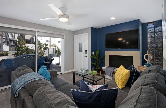 Large, Private Patio! 2BA/2 BA Mission Beach Home