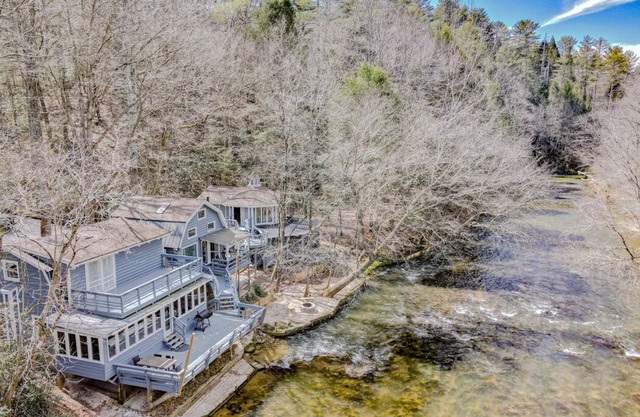 Large Rustic River House @ Ellijay w HOT TUB