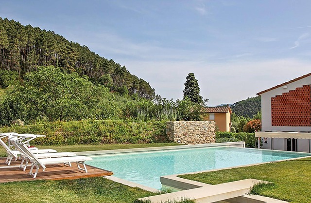 Large spacious vacation home with pool between Lucca and the Mediterranean Sea.