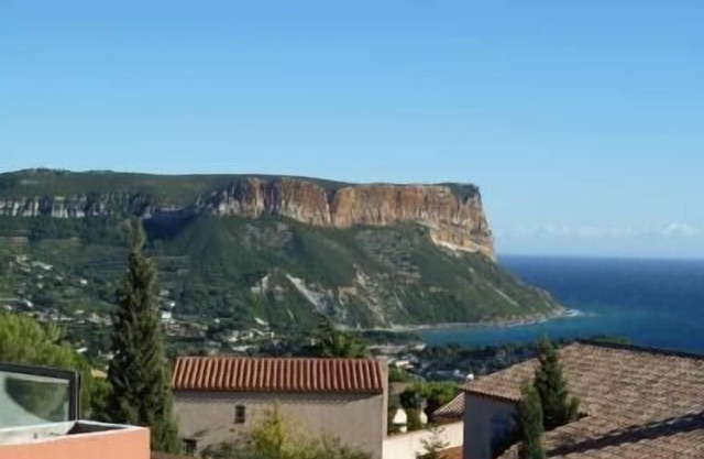Large Studio 38 m2, sea view, pool, private garage
