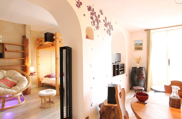 Large studio for 4 with balcony in the heart of Briançon