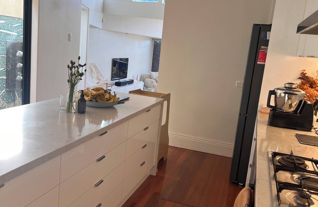 Large Sunny Fitzroy Terrace 2 Minutes From Cafes, Parks, Bars, etc