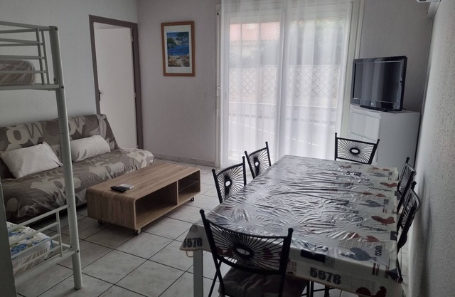LARGE T2, 40m², Beachfront, central beach, WIFI, air conditioning