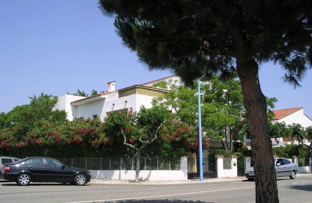 Large T3 loggia in house 500m from the beach