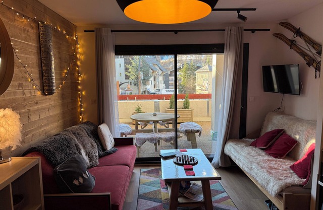 Large terrace, ideally located with Mountain Views in a Family friendly village.