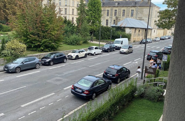 Large, two-bedroom apartment for 6 in downtown Reims