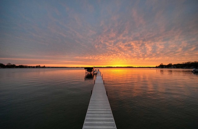 Large Lakefront Retreat – Sleeps 17+