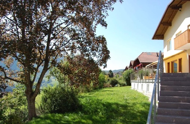 Large villa in great location, close to the village centre, for up to 12 persons