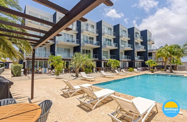 Largest Space for Groups on Palm Beach (14)